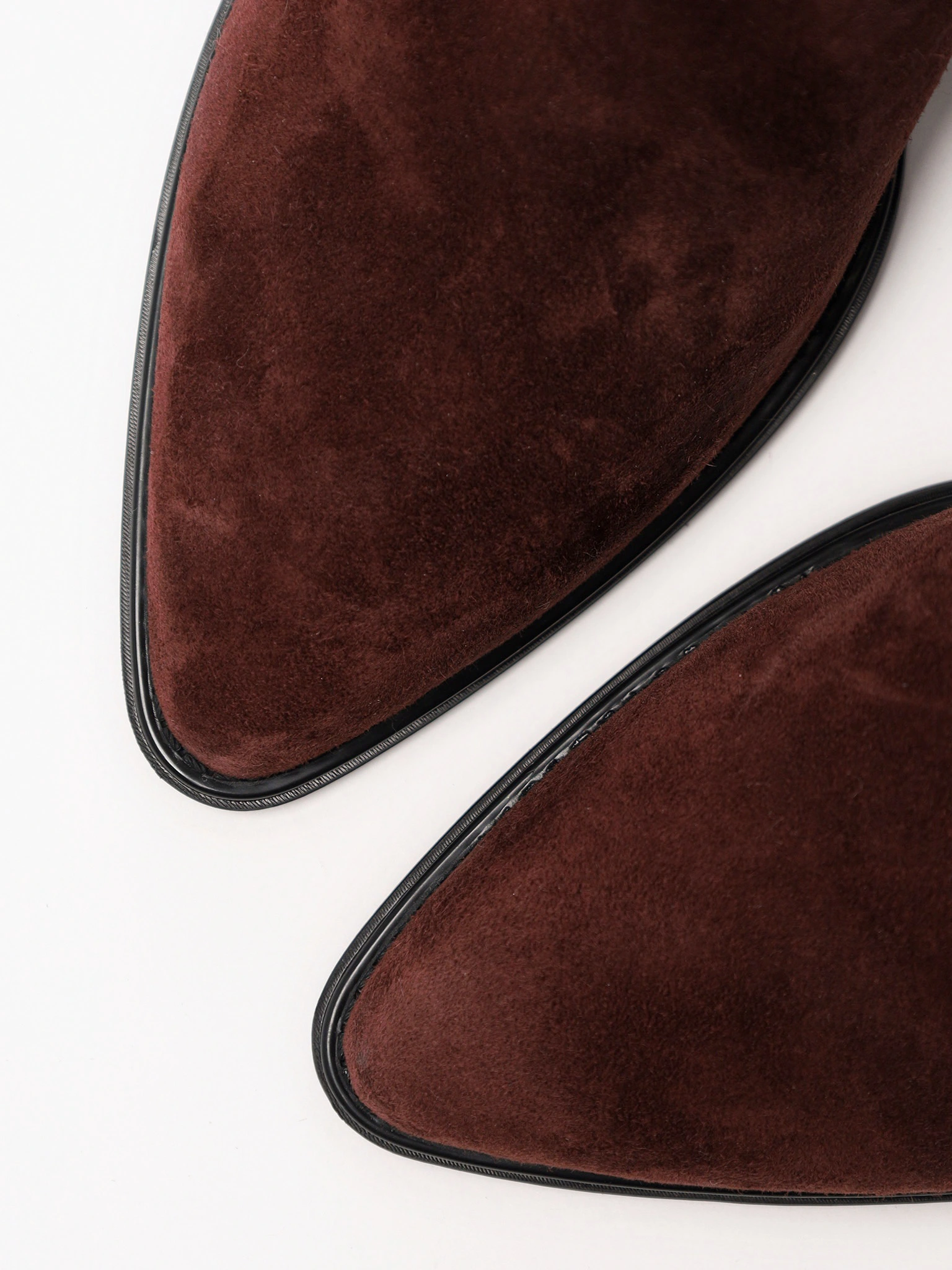 Сапоги бордового цвета на высоком каблуке